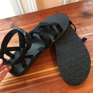 TEVA ALP black straps sport sandal